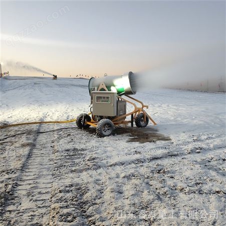 出售大型户外滑雪场设备 人工智能降雪机 移动式遥控喷雾机