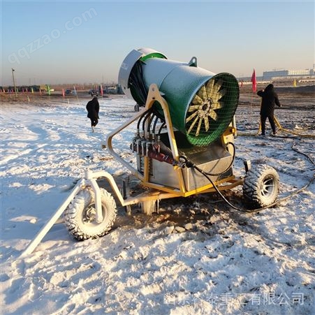 出售冰雪嘉年华制冷设备 大型游乐场人工造降雪 遥控式履带造雪机
