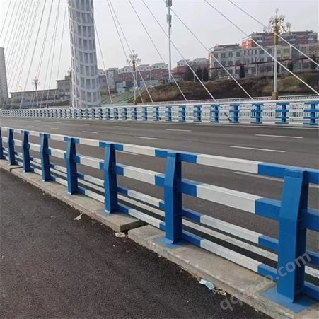 专业的桥梁护栏生产厂家 大桥防撞栏杆 表面喷涂氟碳漆 材质345 355