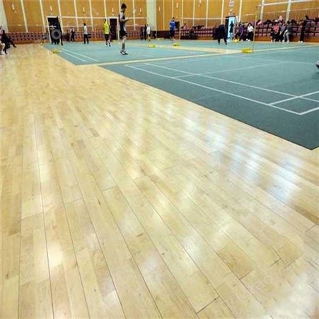 胜滨体育制造 健身房用 悬浮式 体育馆木地板 表面光滑