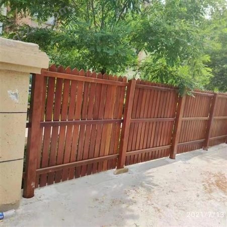防腐木围栏 沈阳木围栏 院子小区围栏定做 天意园林价格美丽